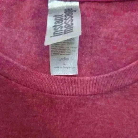 NWOT Women's Yellowstone Dunton Ranch short sleeve, burgundy t-shirt - Picture 4 of 7